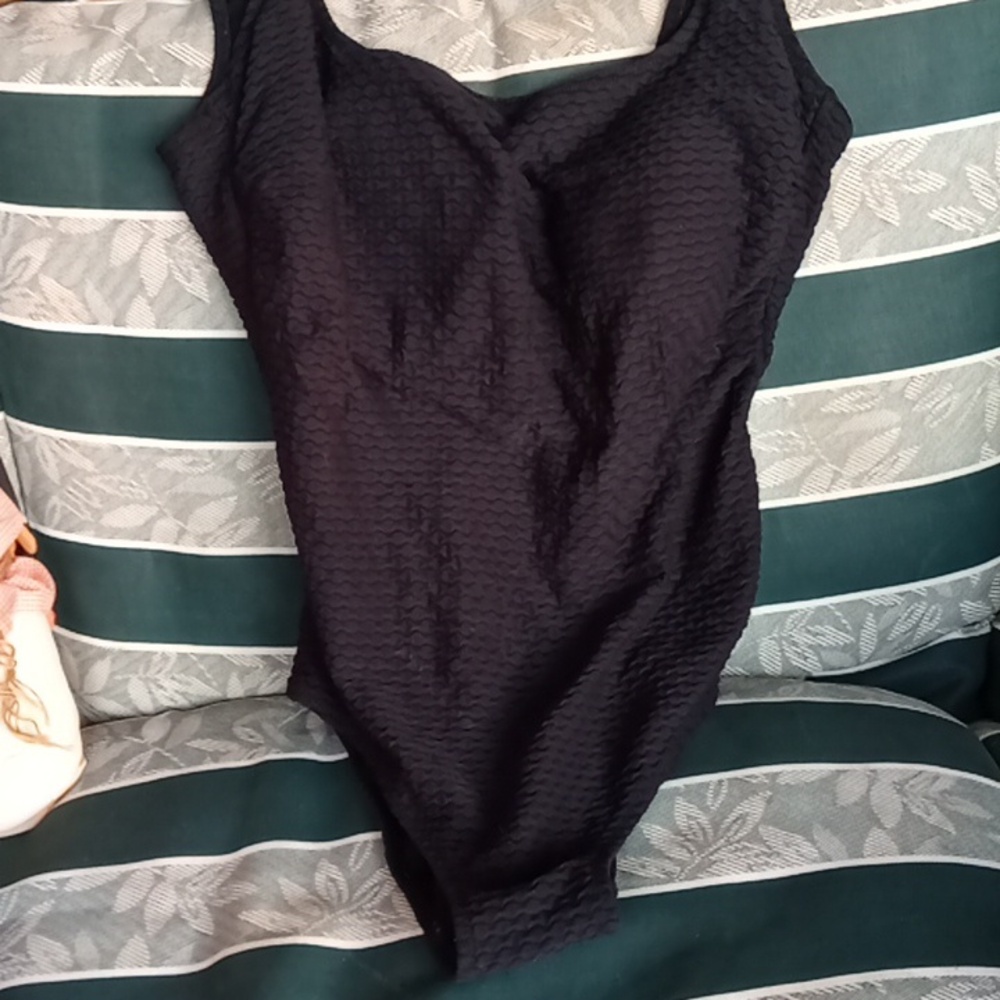 Swim  Suit one-piece bathing suit with sewn in bra support. Sz XL